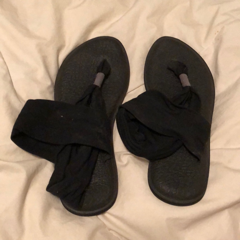 sanuk sandals!!